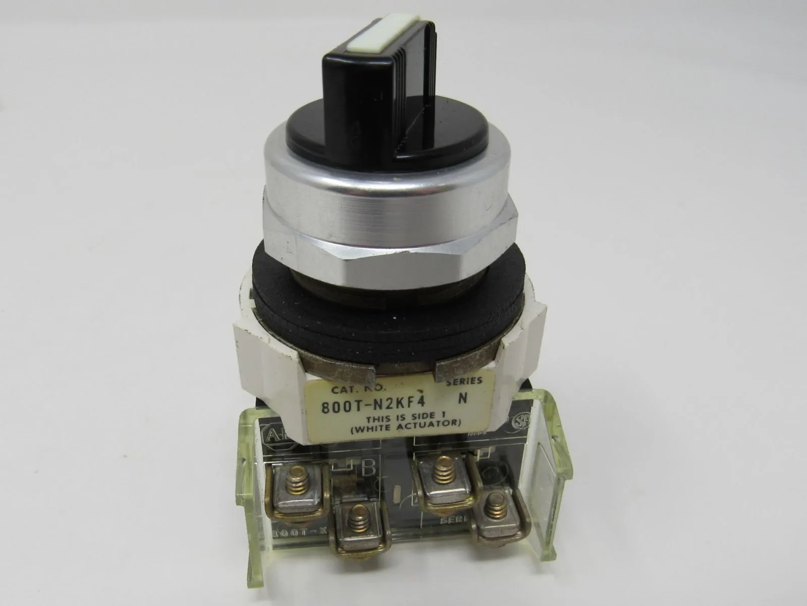 Allen-Bradley Oiltight Pilot Control Unit Standard Operator Series N 800T-N2KF4B -- New