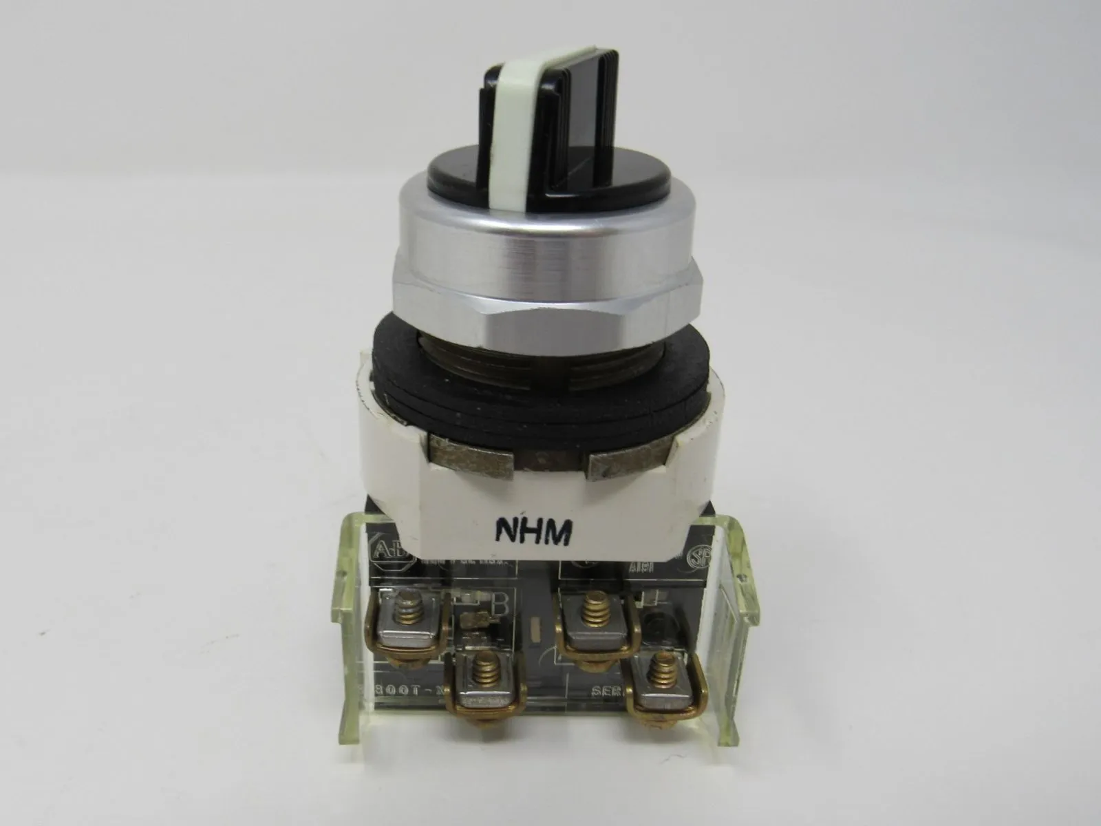 Allen-Bradley Oiltight Pilot Control Unit Standard Operator Series N 800T-N2KF4B -- New