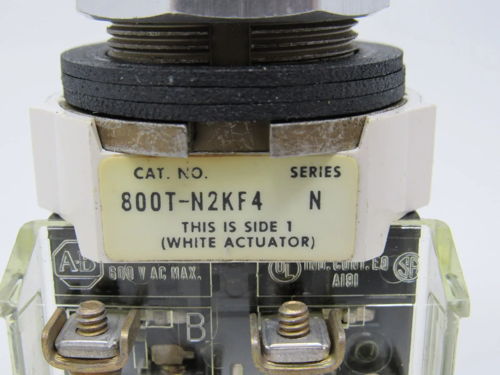 Allen-Bradley Oiltight Pilot Control Unit Standard Operator Series N 800T-N2KF4B -- New