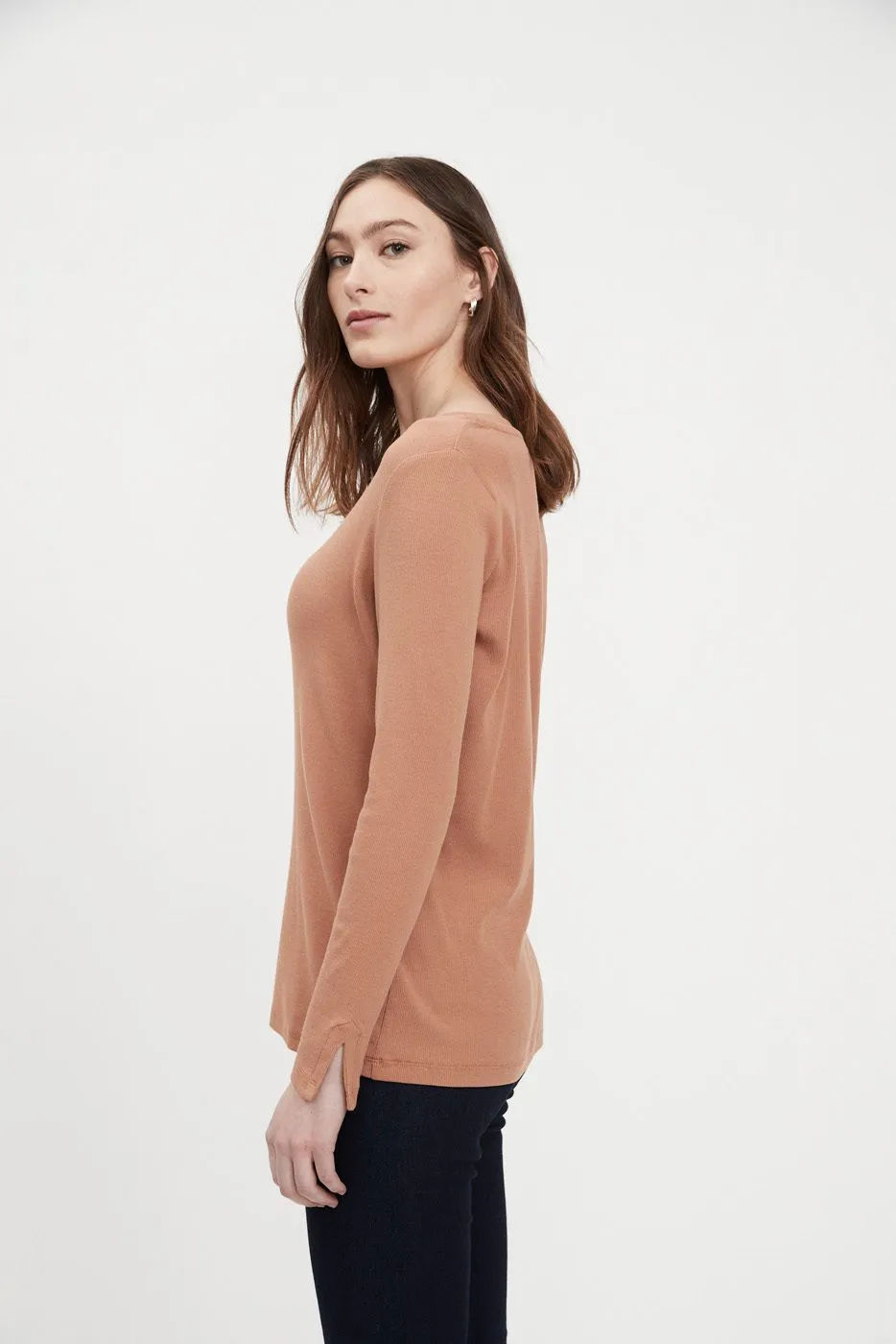 FDJ 1342161 Notched Long Sleeve Top
